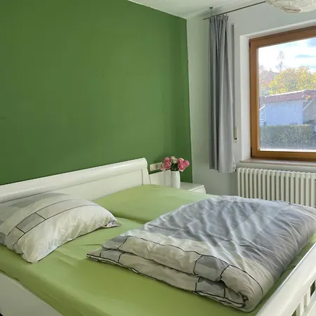 Ruhige Erdgeschosswohnung Mit Parkplatz In Suedost *